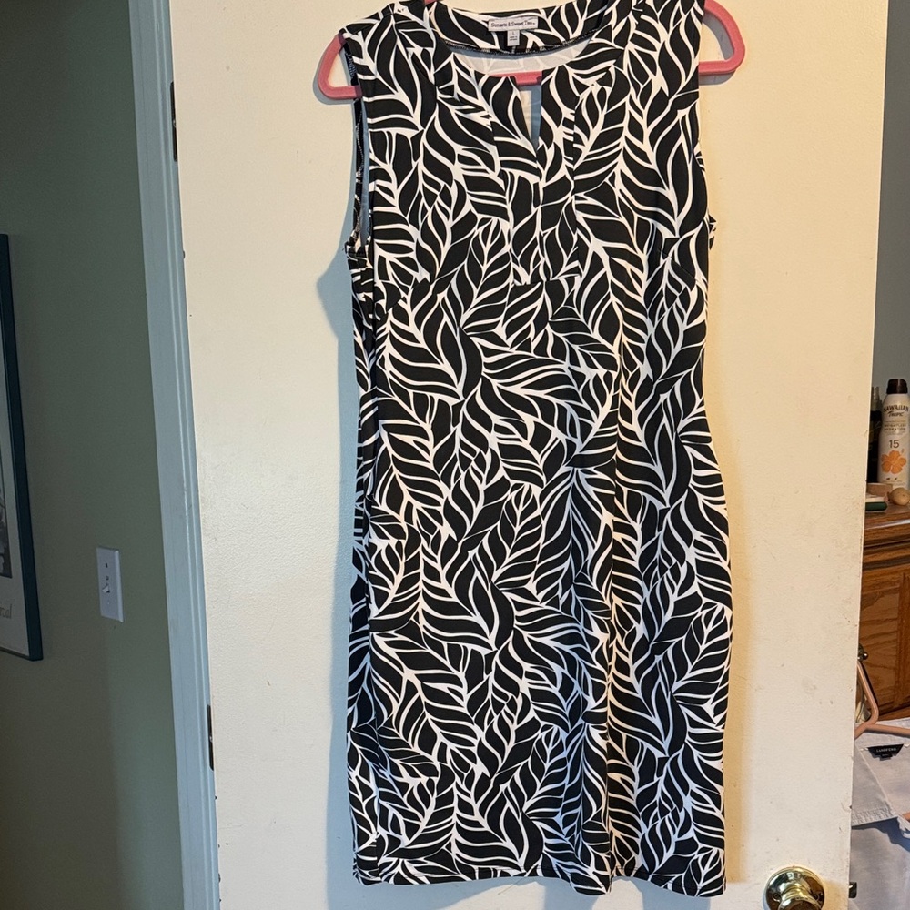 Chic Black and White Leaf Pattern Midi Dress